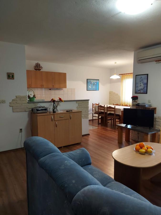 Apartmani Tatjana Okrug Gornji Esterno foto