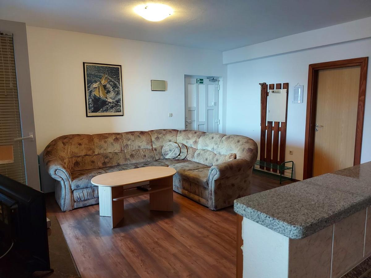 Apartmani Tatjana Okrug Gornji Esterno foto