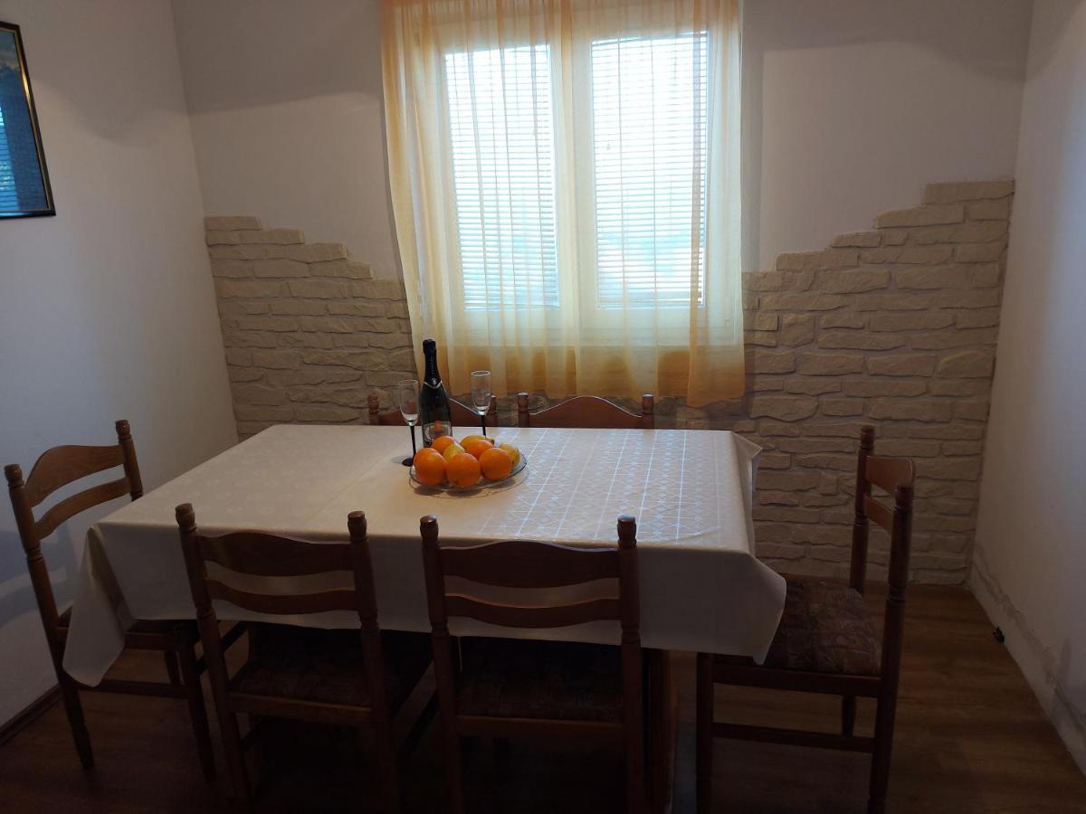 Apartmani Tatjana Okrug Gornji Esterno foto