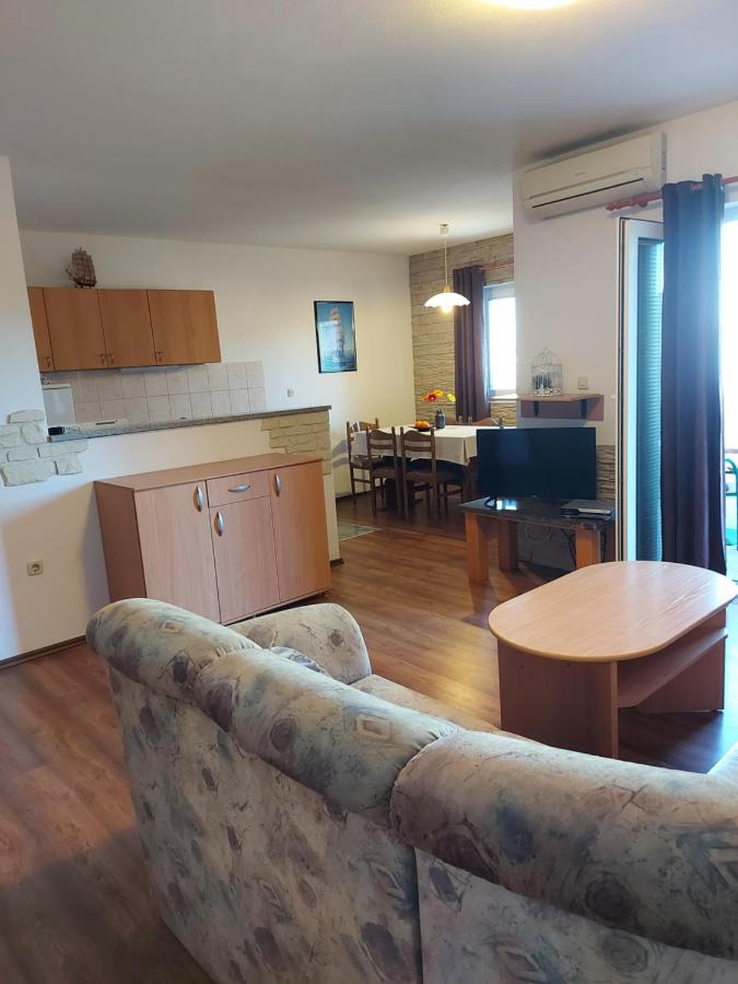 Apartmani Tatjana Okrug Gornji Esterno foto