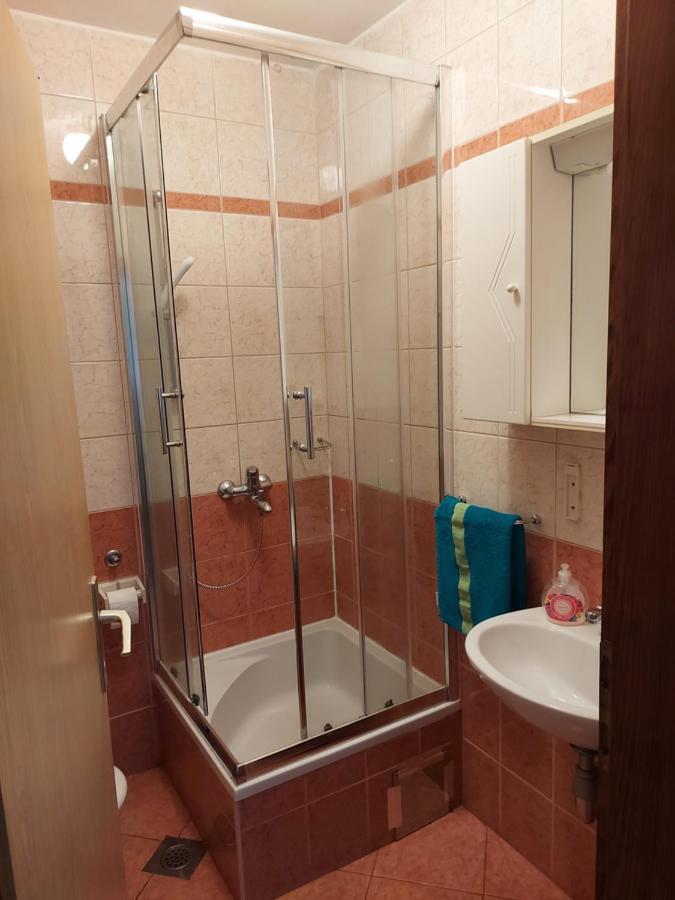 Apartmani Tatjana Okrug Gornji Esterno foto