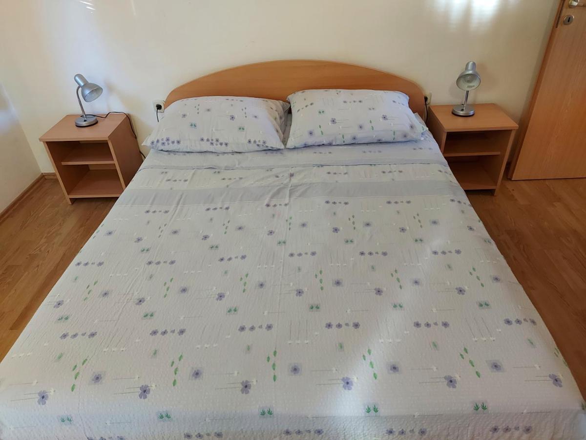 Apartmani Tatjana Okrug Gornji Esterno foto