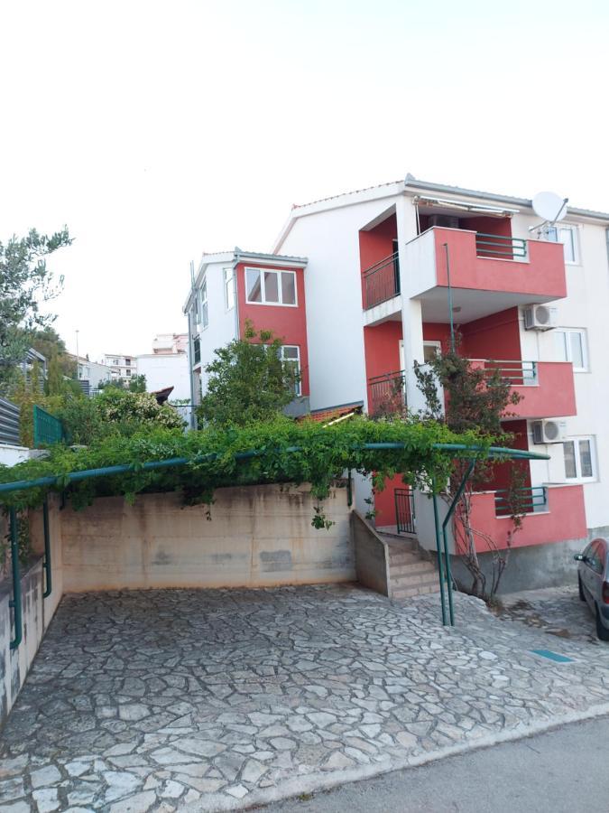 Apartmani Tatjana Okrug Gornji Esterno foto